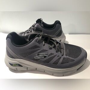 Men’s Like New Extra Wide 8.5 gray Skechers sneakers Archfit